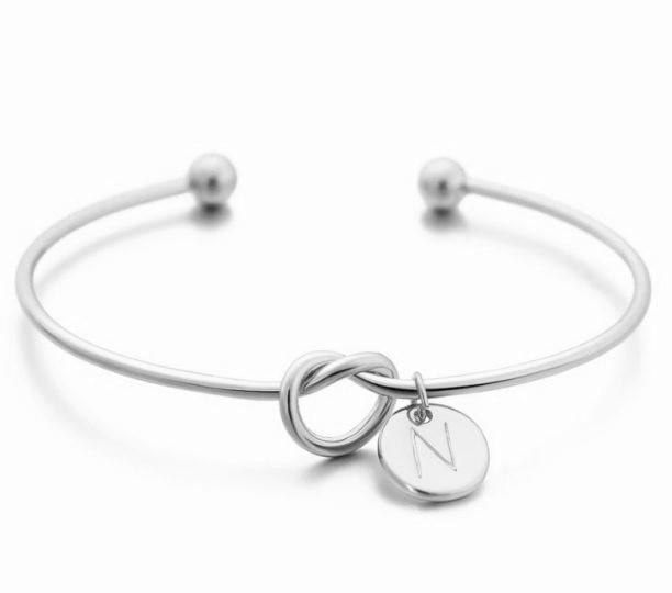 MONOGRAM KNOT BANGLE SILVER.