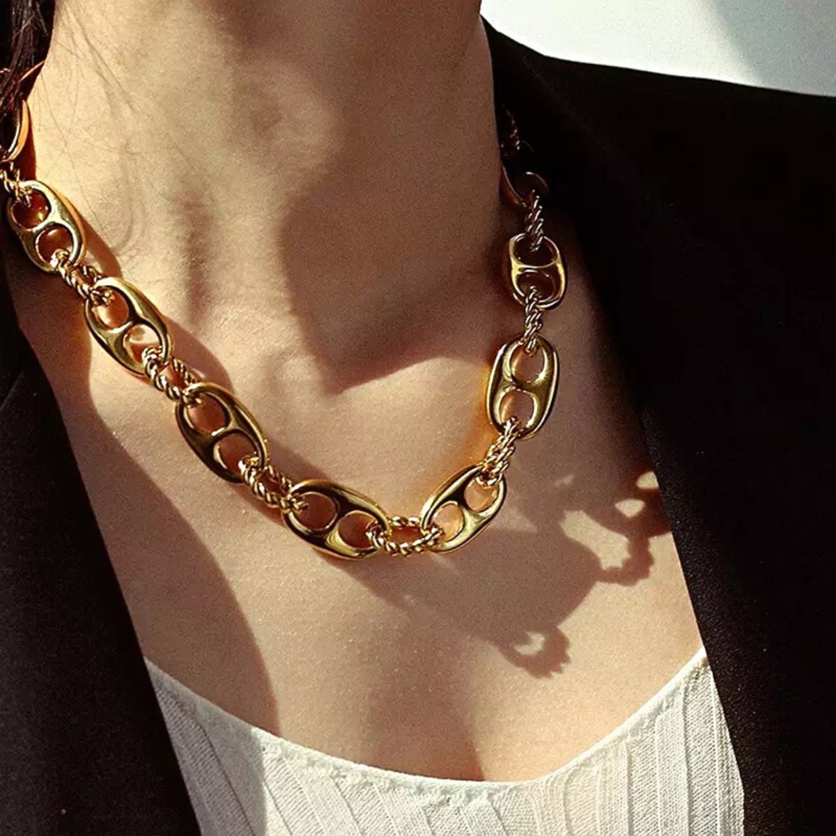 THE CAROLYN NECKLACE.